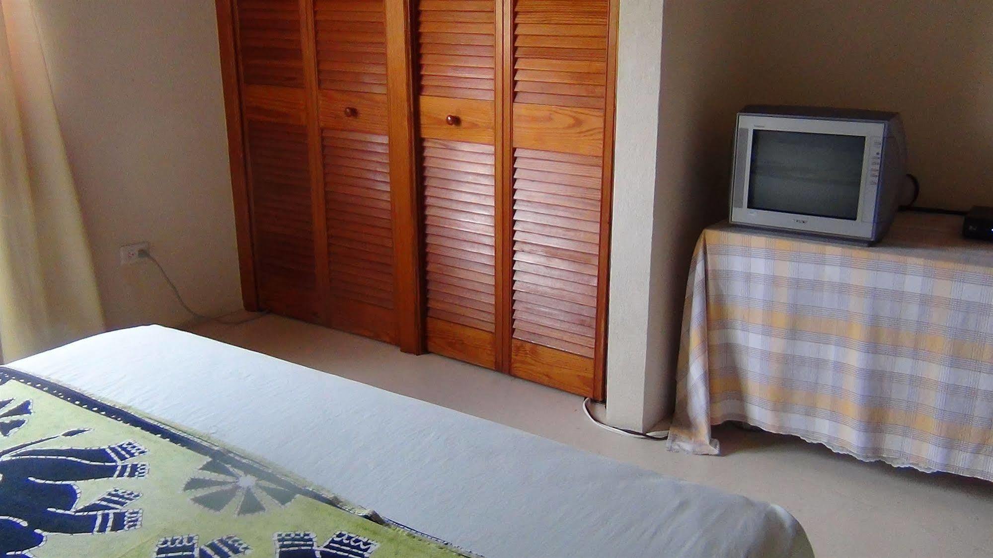 Gemini House Bed & Breakfast Christ Church Exteriör bild